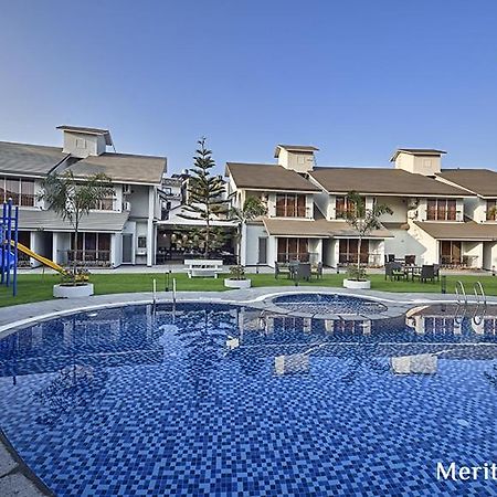 Meritas Adore Resort Lonavala Buitenkant foto