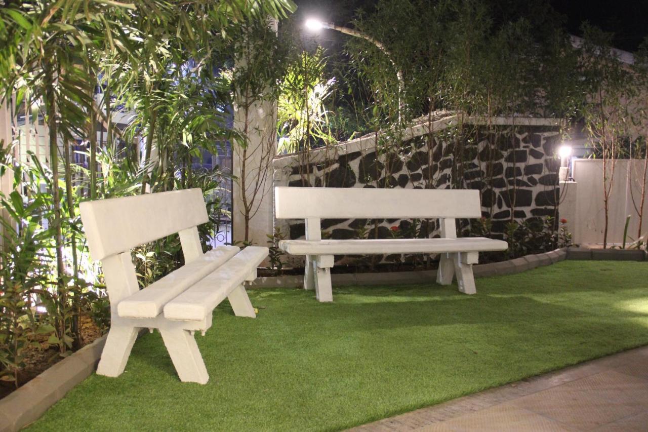 Meritas Adore Resort Lonavala Buitenkant foto